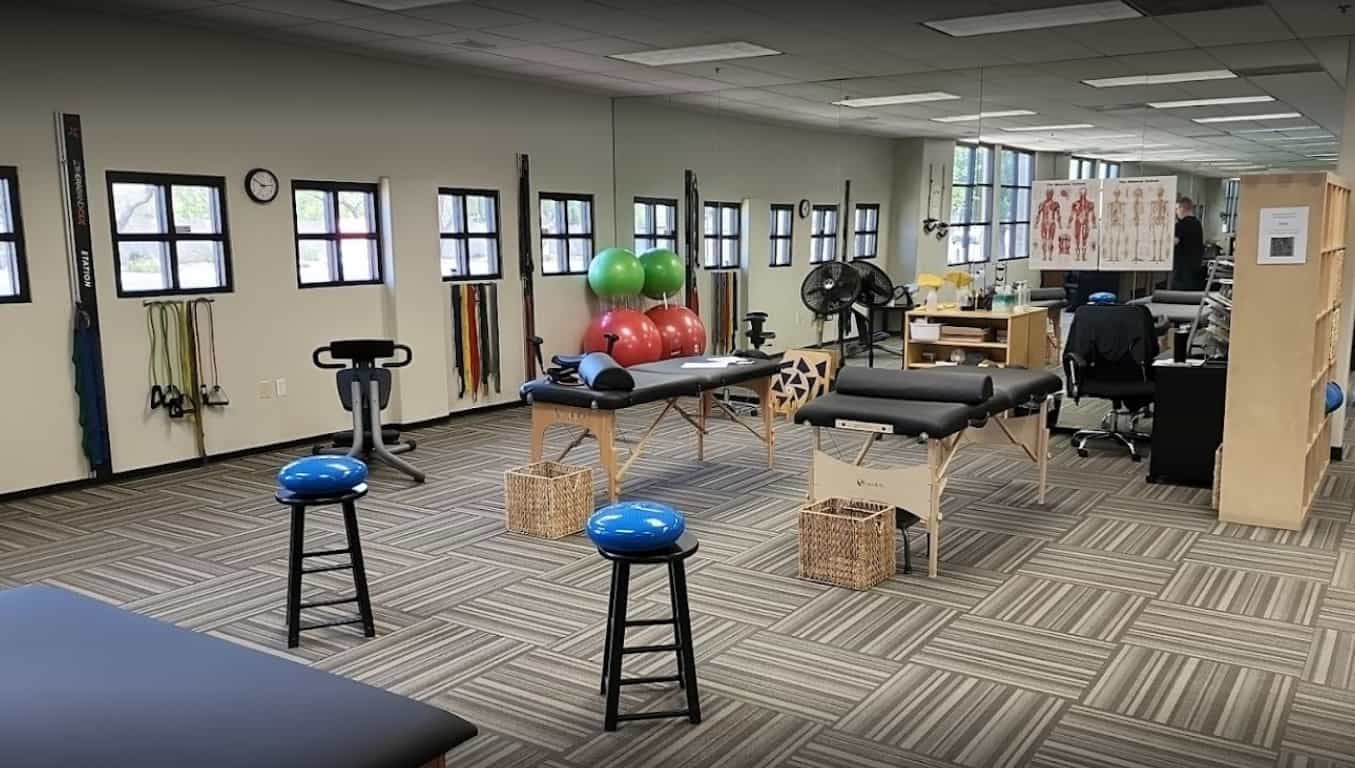 https://swspinerehab.com/wp-content/uploads/Southwest-Spine-and-Rehab-Chiropractic-in-Tempe.jpg